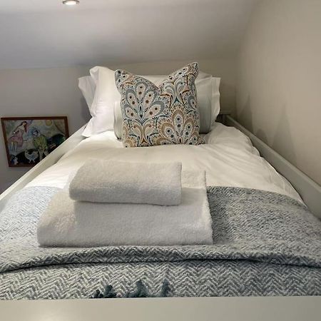 Holly Cottage, 2, Northbrook Park, Farnham-Up To 6 Adults 外观 照片