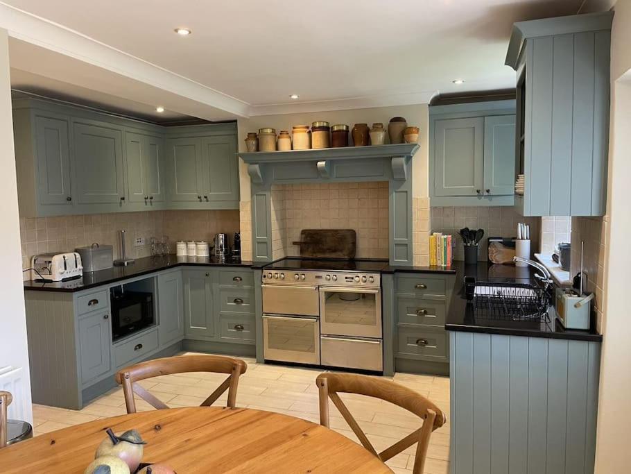 Holly Cottage, 2, Northbrook Park, Farnham-Up To 6 Adults 外观 照片