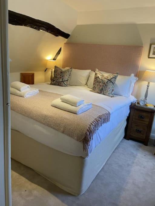 Holly Cottage, 2, Northbrook Park, Farnham-Up To 6 Adults 外观 照片