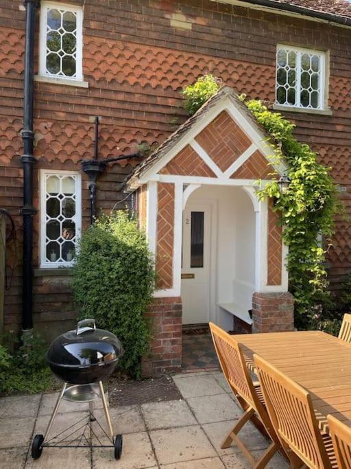 Holly Cottage, 2, Northbrook Park, Farnham-Up To 6 Adults 外观 照片