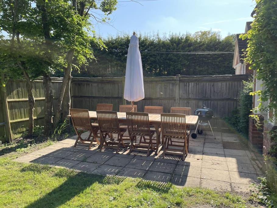 Holly Cottage, 2, Northbrook Park, Farnham-Up To 6 Adults 外观 照片